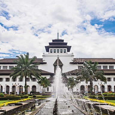 Dr Yanti Bandung